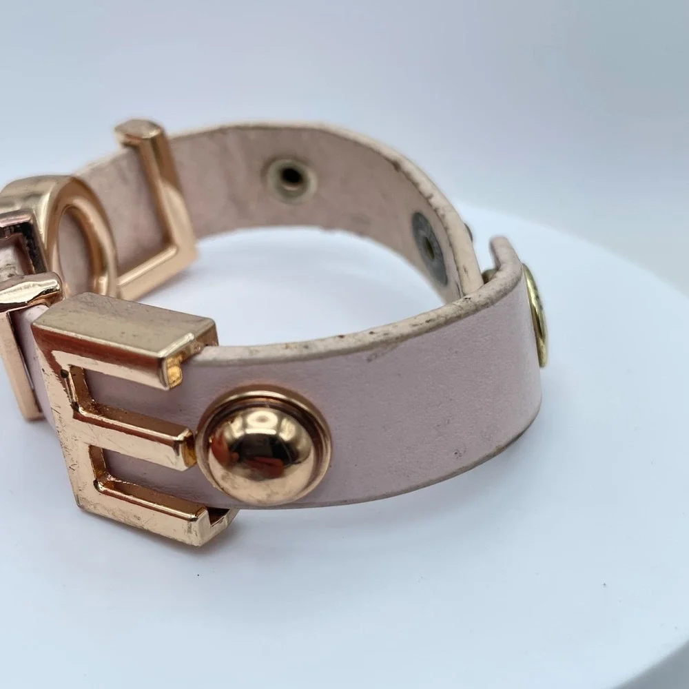Valentine Gift Fashion Gold-Tone Classic Pink Vegan Leather "Love" Snap Bracelet - Picture 3 of 10